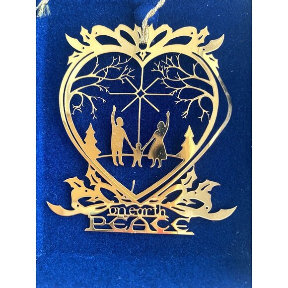 Peace On Earth Ornament 24 KT Gold Finish The Heart Of America Family 1991 - Picture 1 of 6